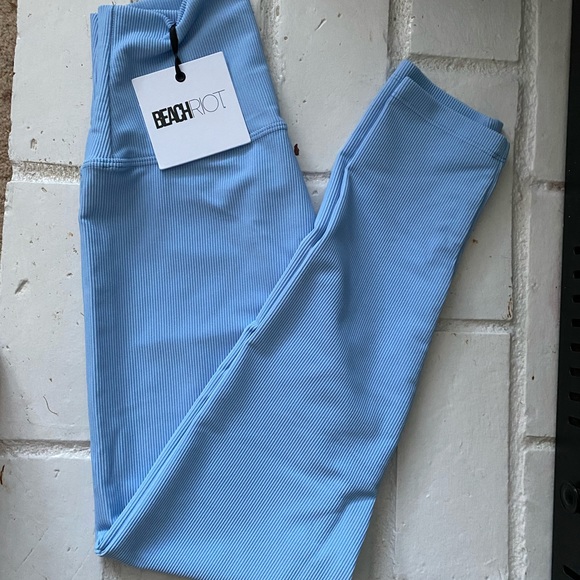 “Beach Riot” NWT leggings from Carbon38 - Picture 2 of 3